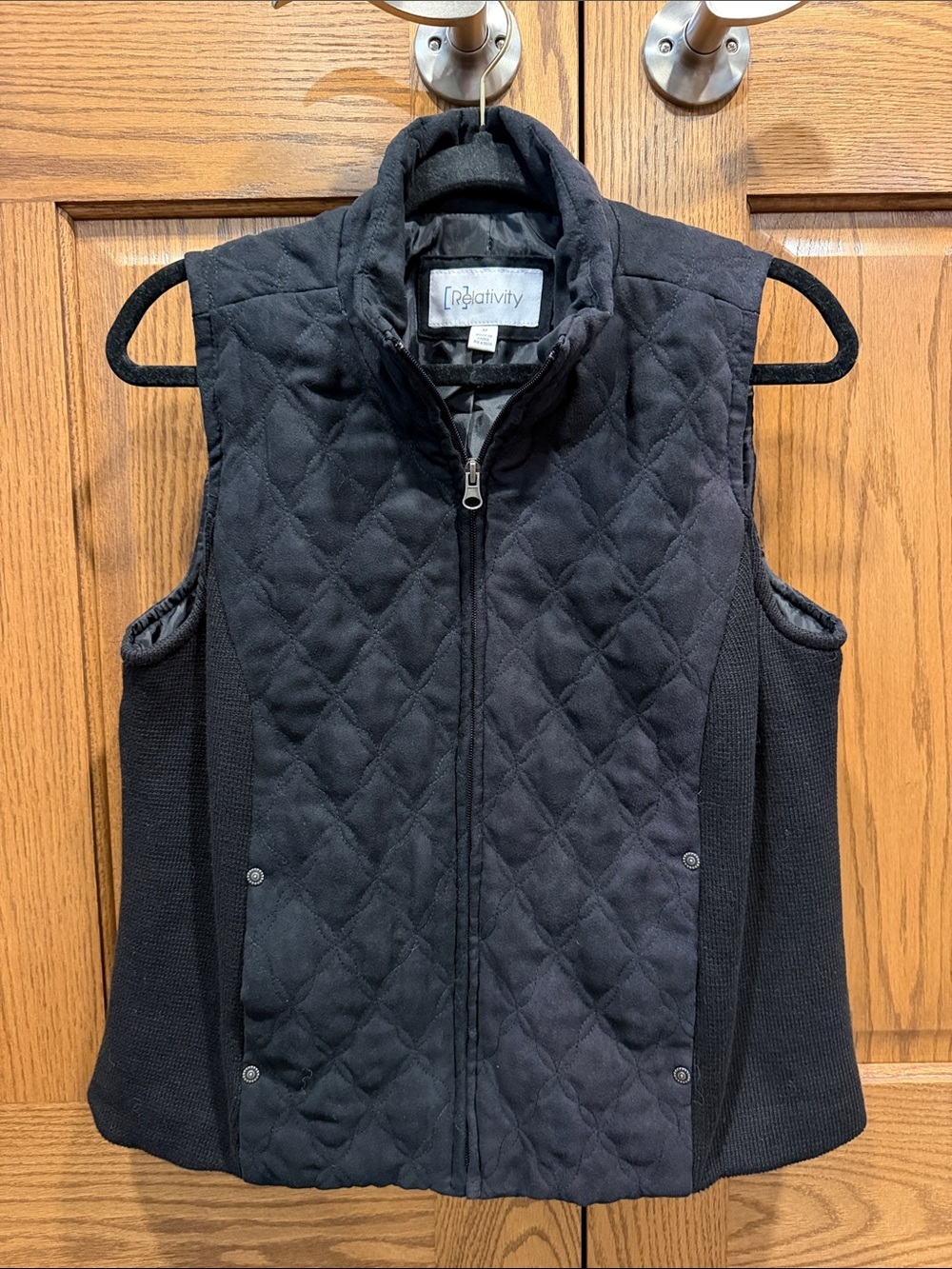 Relativity size M Black Quilted Stretch-Side Vest